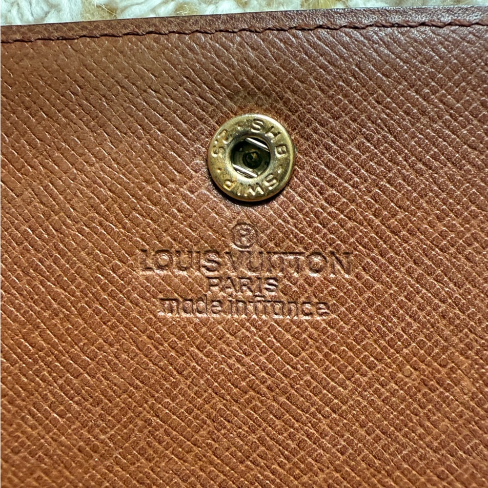 Louis Vuitton Brown Textured Leather Accessory - Picture 10 of 16